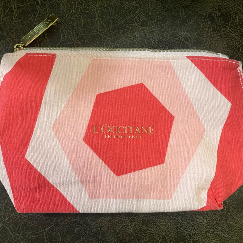 L’Occutane cosmetics bag